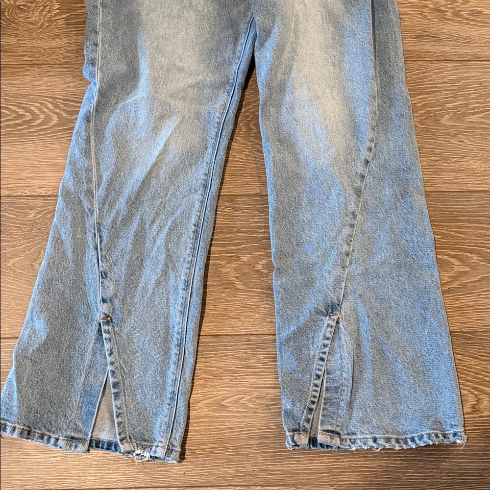 American Eagle Curvy 90s Bootcut Light Blue Flared Open Ankle Jeans - Picture 6 of 11